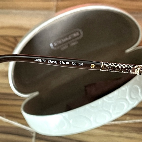🕶☀️☀️EUC LADIES COACH SUNGLASSES🛍 - Picture 6 of 6